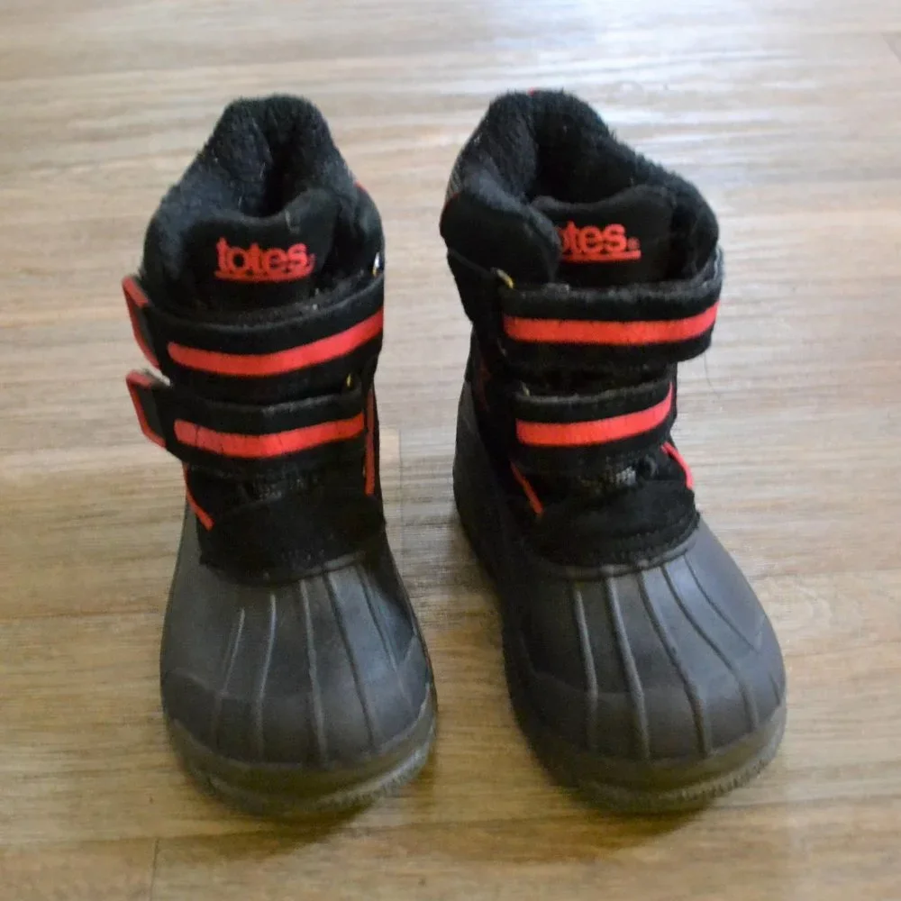 Totes Toddler Fleece Lined Snow Boot Red and Black Size 9